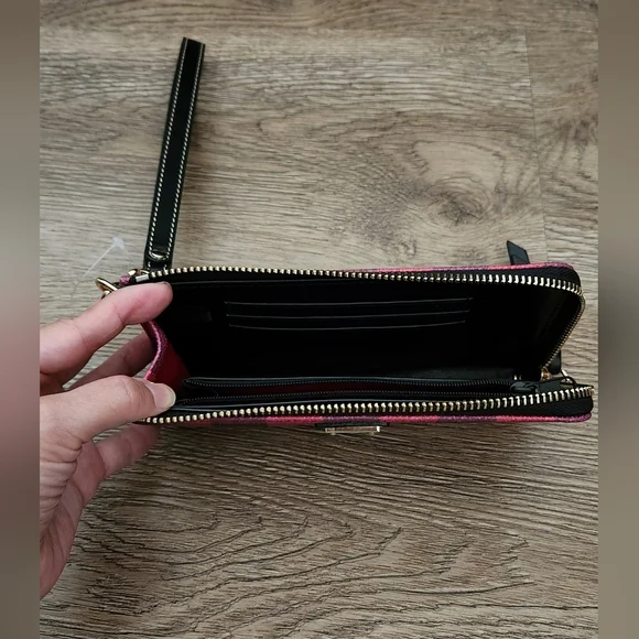 Dooney & Bourke Tucker Folded Zipper Wristlet Wallet Clutch - NWOT - Picture 3 of 8